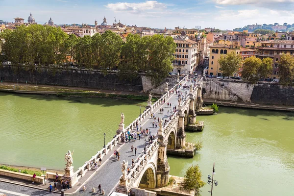 Мост Сан-Анджело в Риме — стоковое фото