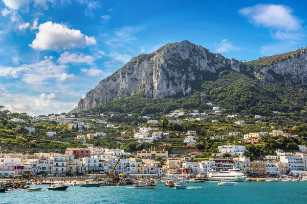 イタリアの美しい夏の日のカプリ島 — ストック写真