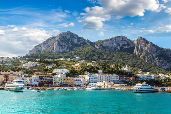 イタリアの美しい夏の日のカプリ島 — ストック写真