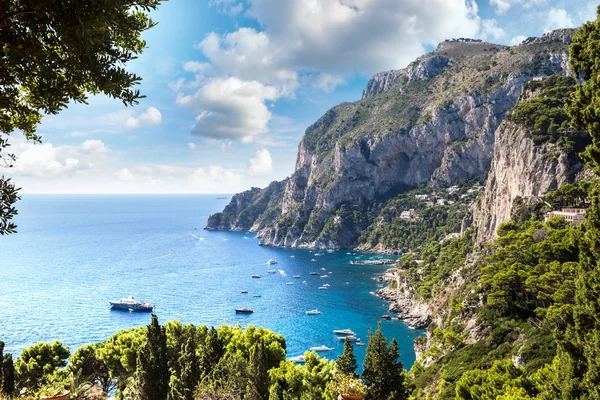 在意大利一个美丽的夏日里 卡普里岛 — 图库照片