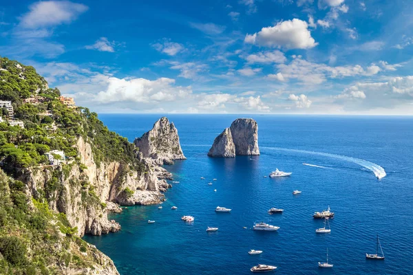 Isla Capri Hermoso Día Verano Italia —  Fotos de Stock