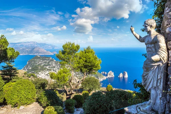 Isla Capri Hermoso Día Verano Italia —  Fotos de Stock