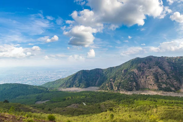 Гірський краєвид поруч з вулкана Везувій — стокове фото