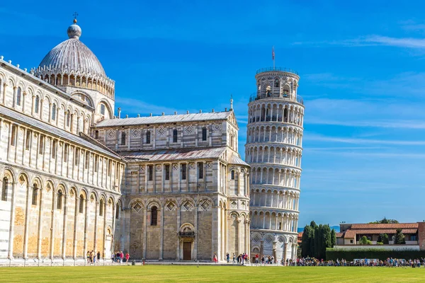 Пізанська вежа і Пізі собор — стокове фото