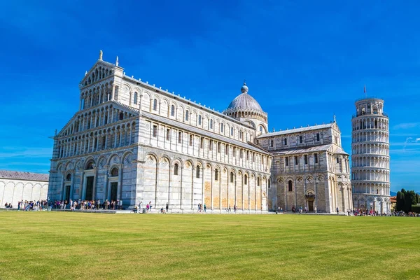 Torre inclinada y catedral de Pisa — Foto de Stock