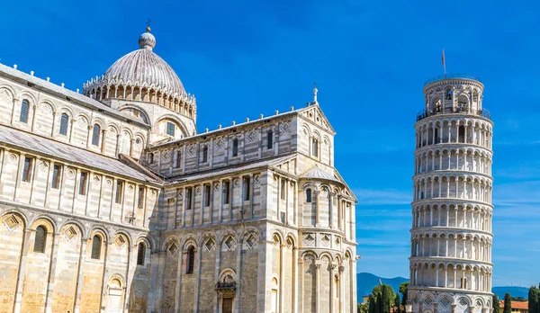 Пізанська вежа і Пізі собор — стокове фото