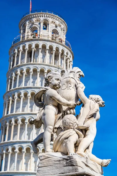 Leaning Tower Pisa Statue Angels Summer Day Italy — Stock Photo, Image