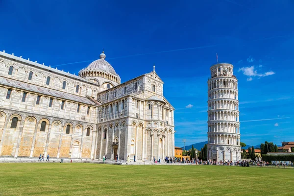 Torre inclinada e catedral de Pisa — Fotografia de Stock