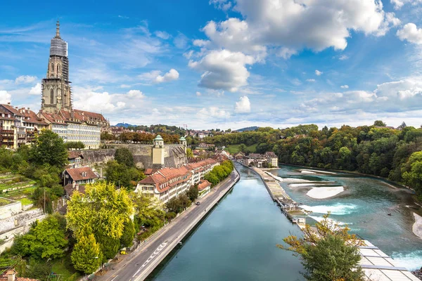 Bern és a Berner Munster-székesegyház — Stock Fotó