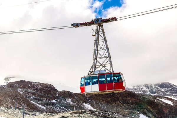 Cable car to Matterhorn in Zermatt — Stock Photo, Image