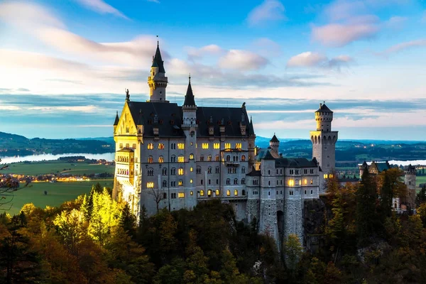 Slottet Neuschwanstein Sommardag Tyskland — Stockfoto