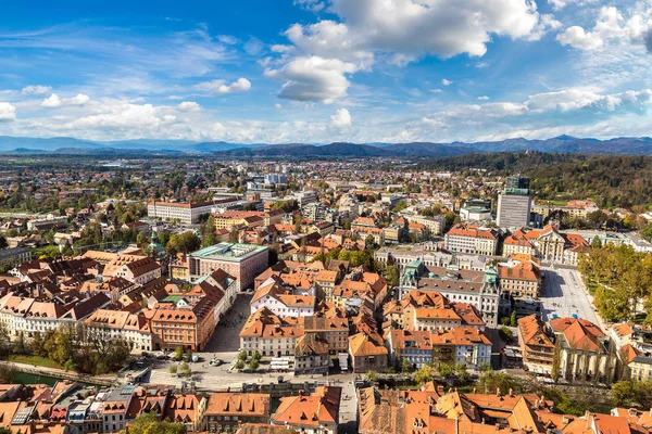 Widok na zjeżdżalnie w Ljubljanie w Słowenii — Zdjęcie stockowe