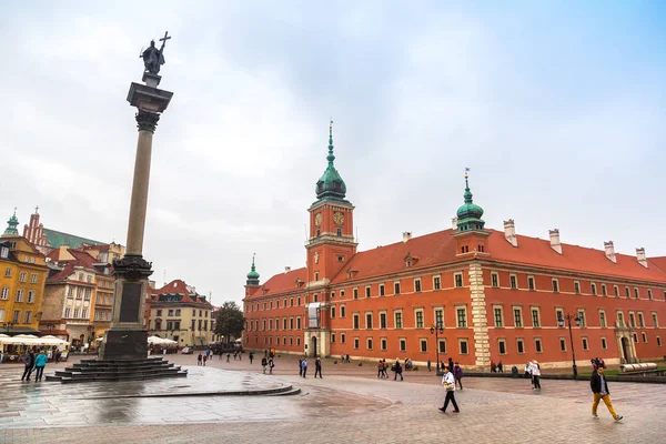 Kungliga slottet och Sigismund kolumn i Warszawa — Stockfoto