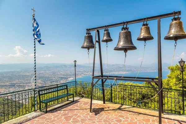 Campanas de la iglesia en el monasterio — Foto de Stock