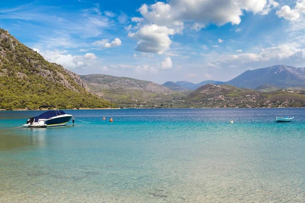 Lago Vouliagmeni Perto Loutraki Dia Verão Grécia — Fotografia de Stock