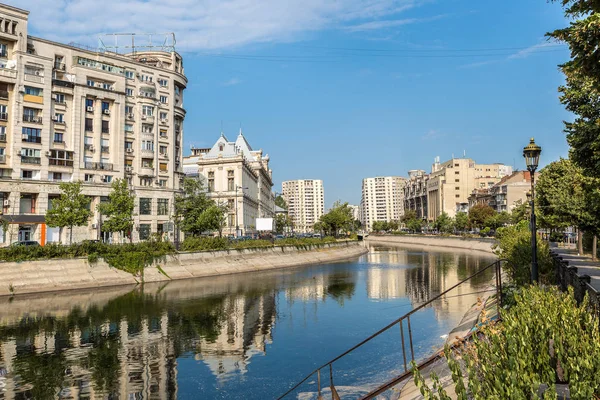 Dambovita rivier in Boekarest — Stockfoto