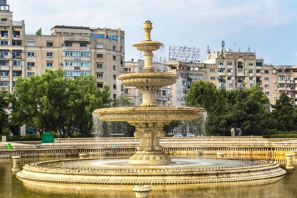 Central city fountain in Bucharest — Stock Photo, Image