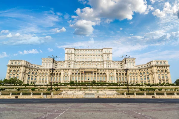 Palacio Del Parlamento Día Verano Bucarest Rumania — Foto de Stock