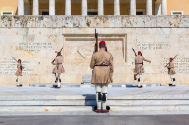 Atina'daki tören değişen nöbetçiler