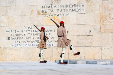 Atina'daki tören değişen nöbetçiler