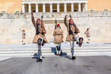 Atina'daki tören değişen nöbetçiler