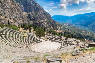 Delphi antik tiyatro