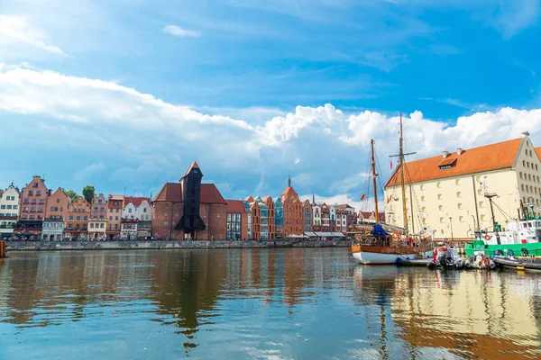 Cityscape Gdansk vistula Nehri üzerinde — Stok fotoğraf