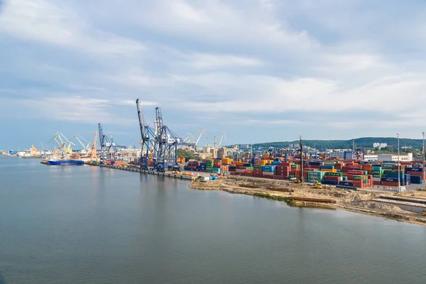 Terminal de contêiner de águas profundas em Gdansk — Fotografia de Stock