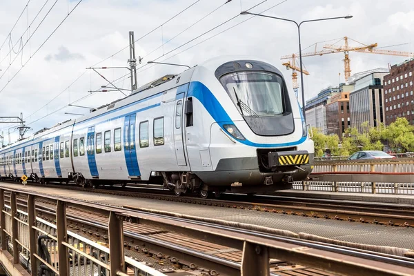 Moderne trein in Zweden — Stockfoto