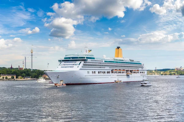 The big Cruise Ship in Stockholm — Stock Photo, Image