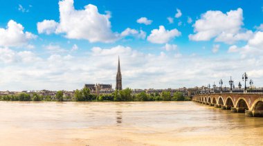 bordeaux şehrinde eski taşlı Köprüsü