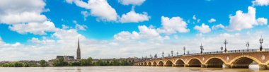 bordeaux şehrinde eski taşlı Köprüsü