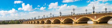 bordeaux şehrinde eski taşlı Köprüsü