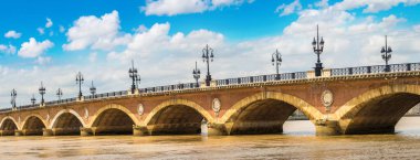 bordeaux şehrinde eski taşlı Köprüsü