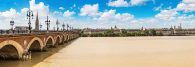 bordeaux şehrinde eski taşlı Köprüsü