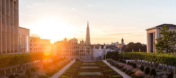 Paysage urbain de Bruxelles au coucher du soleil — Photo