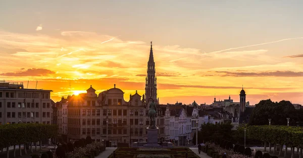 Paysage urbain de Bruxelles au coucher du soleil — Photo