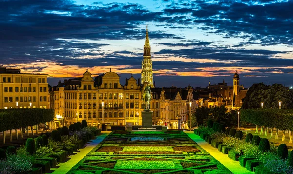 Stadsbilden i Bryssel på natten — Stockfoto