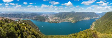 İtalya Como Gölü'nün panoramik görünüm