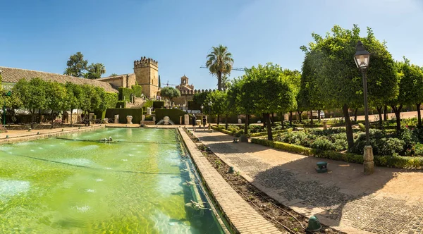 Fontes e Jardins no Alcazar em Córdoba — Fotografia de Stock