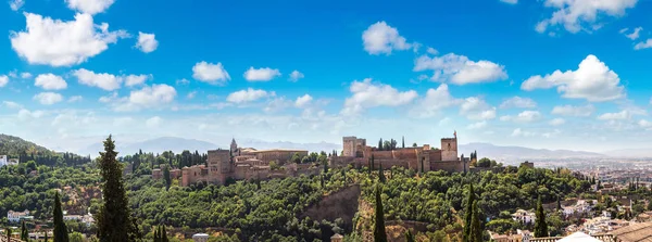 Fortaleza árabe de Alhambra em Granada — Fotografia de Stock