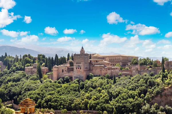Fortaleza árabe de Alhambra em Granada — Fotografia de Stock