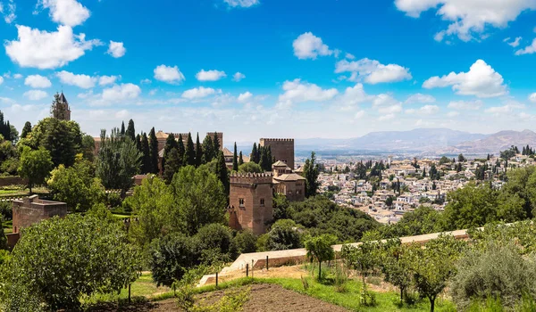 Fortaleza árabe de Alhambra em Granada — Fotografia de Stock