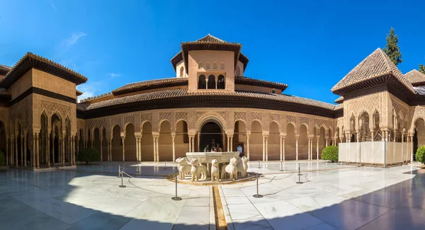 Hof van Lions in het Alhambra paleis in Granada — Stockfoto