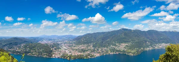 在意大利科摩湖的全景视图 — 图库照片