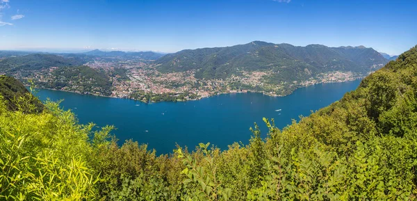 Panoramautsikt över Comosjön i Italien — Stockfoto