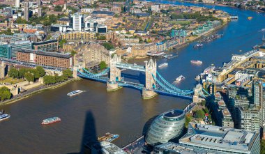 Londra tower Köprüsü'nün havadan görünümü