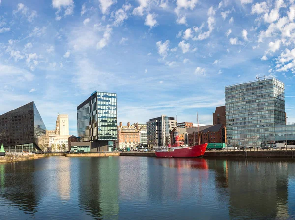 Albert Dock és a három grácia épület — Stock Fotó