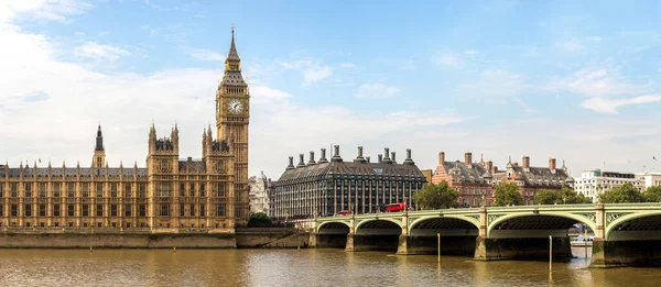 Big Ben, Parlamento, Londra 'daki Westminster Köprüsü — Stok fotoğraf