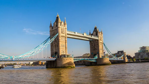 Tower Bridge in London — Stockfoto